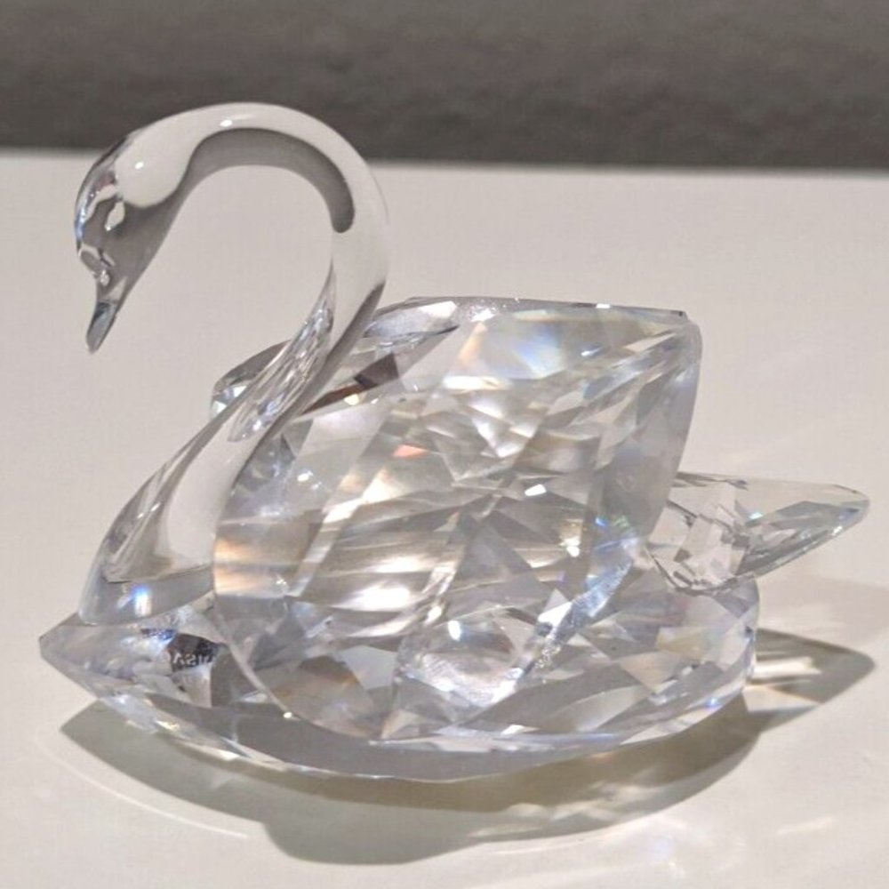 Swarovski Crystal Beauties of the Lake figurine 2 1/4" Swan Figurine - No Box